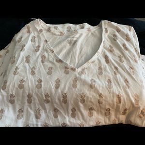 V-Neck Tee, Foil Rose Gold Pineapple Print (Tub B)